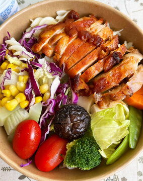 鸡排拌饭图片素材 餐饮视觉中的中国菜系新演绎